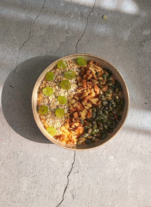 Sütőtökös reggeli joghurt bowl dióolajjal