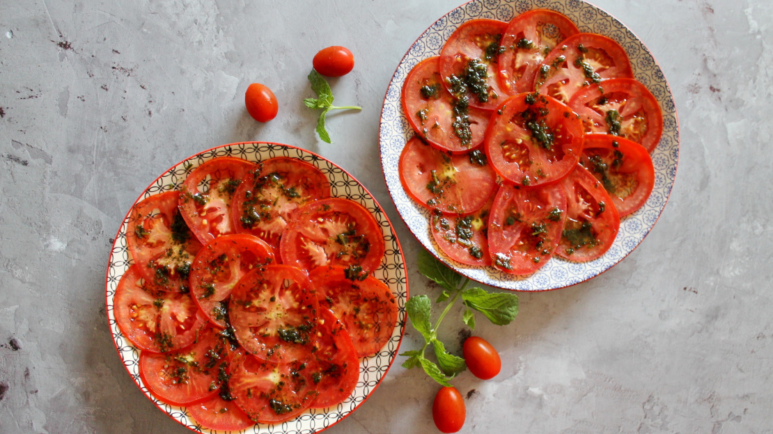 Zöldfűszeres paradicsom carpaccio recept