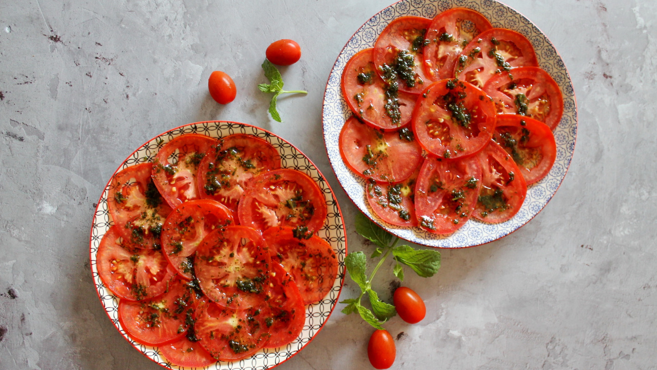 Zöldfűszeres paradicsom carpaccio recept