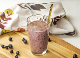 Áfonyás smoothie Pödör bio avokádó olajjal és vörös aceto balsamicóval