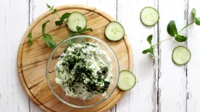 Uborkás raita recept