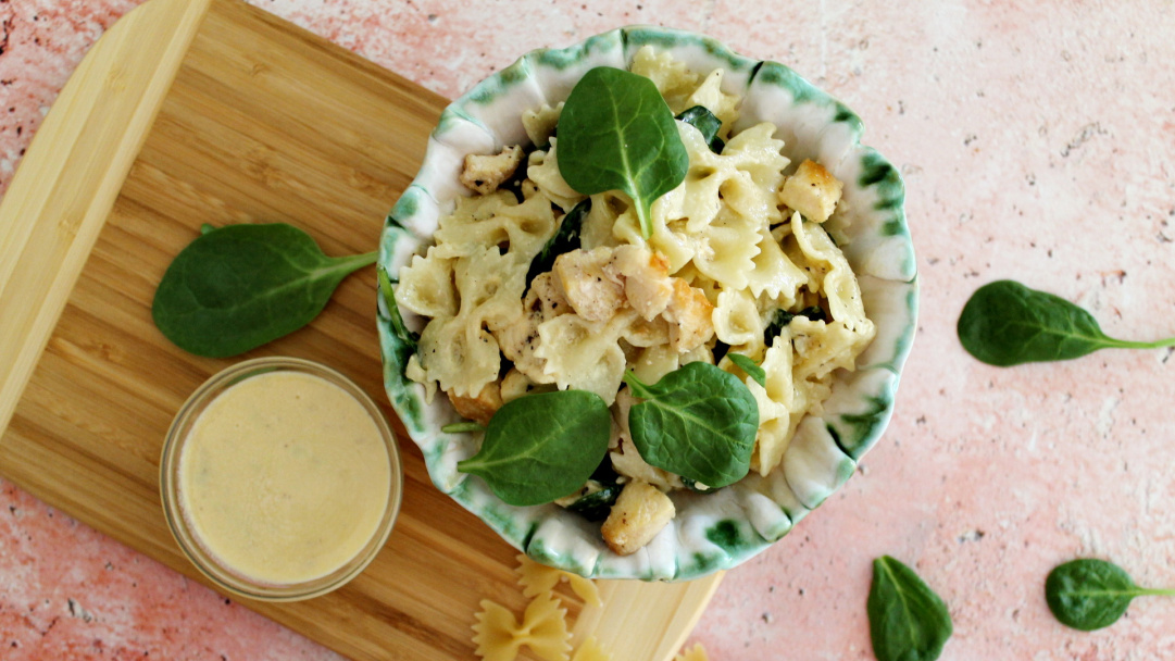 Nudelsalat mit Hühnchen und Mayonnaise - Pödör