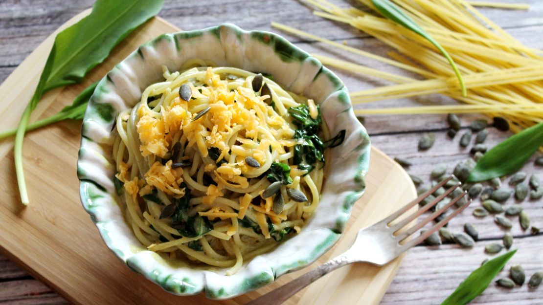 Medvehagymás, sajtos spagetti recept