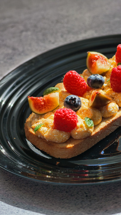 Sütőtökös-túrós reggeli toast lenmagolajjal és körte gyümölcsecettel