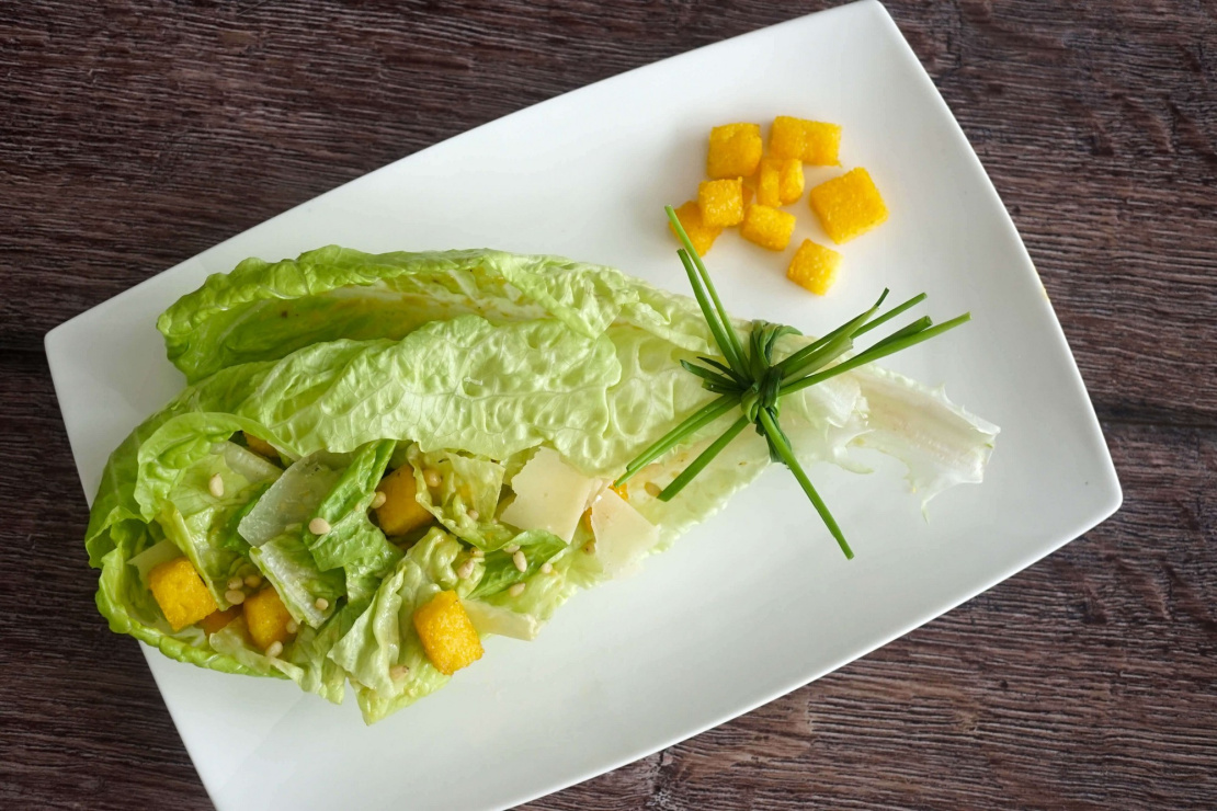 Cézár saláta recept polenta krutonnal