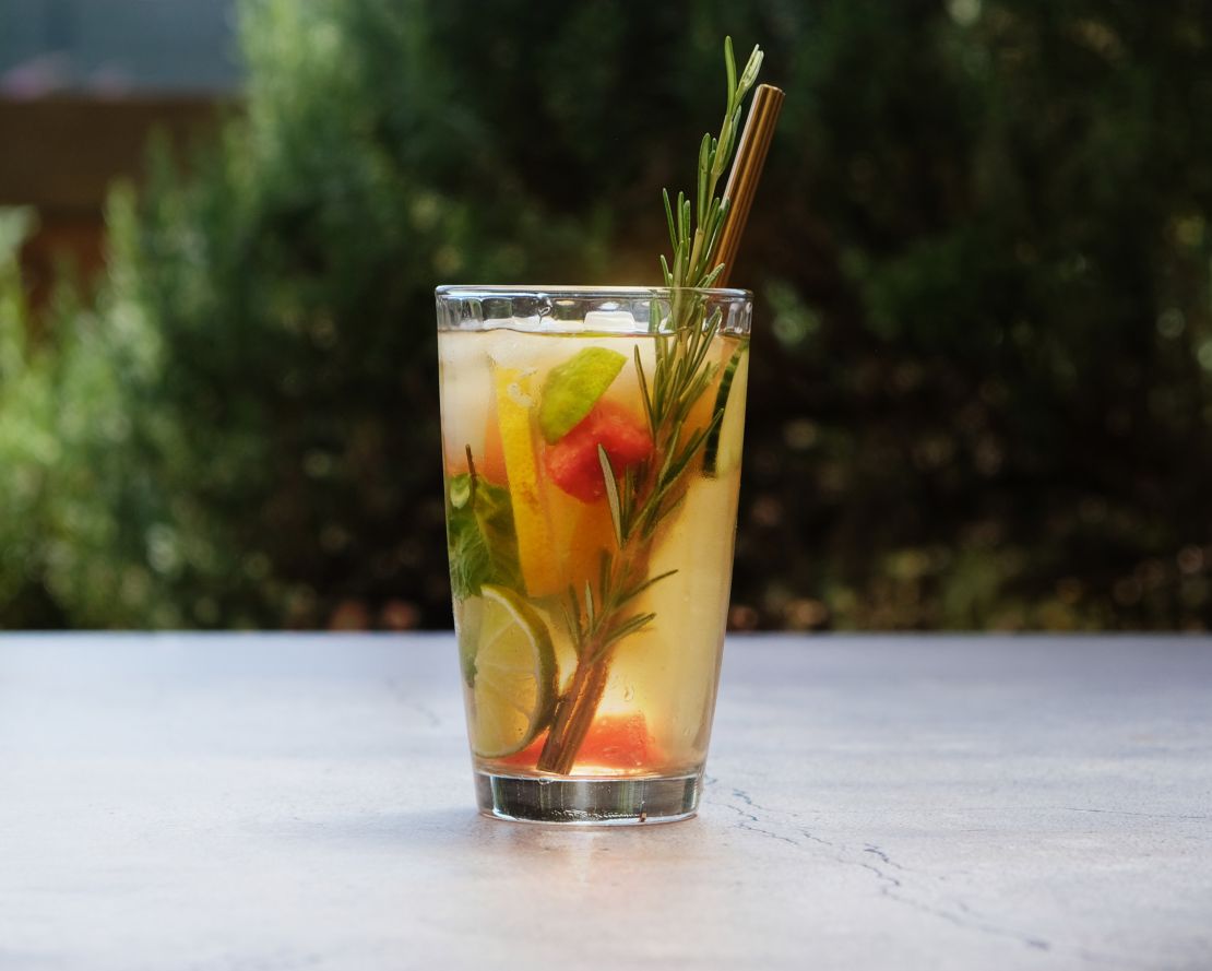 Görögdinnyés-rozmaringos frissítő limonádé almamust ecettel